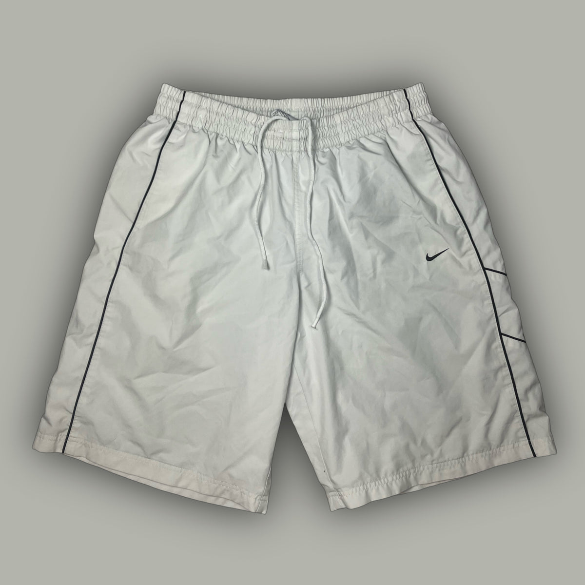 white vintage Nike shorts XL vierdreineun