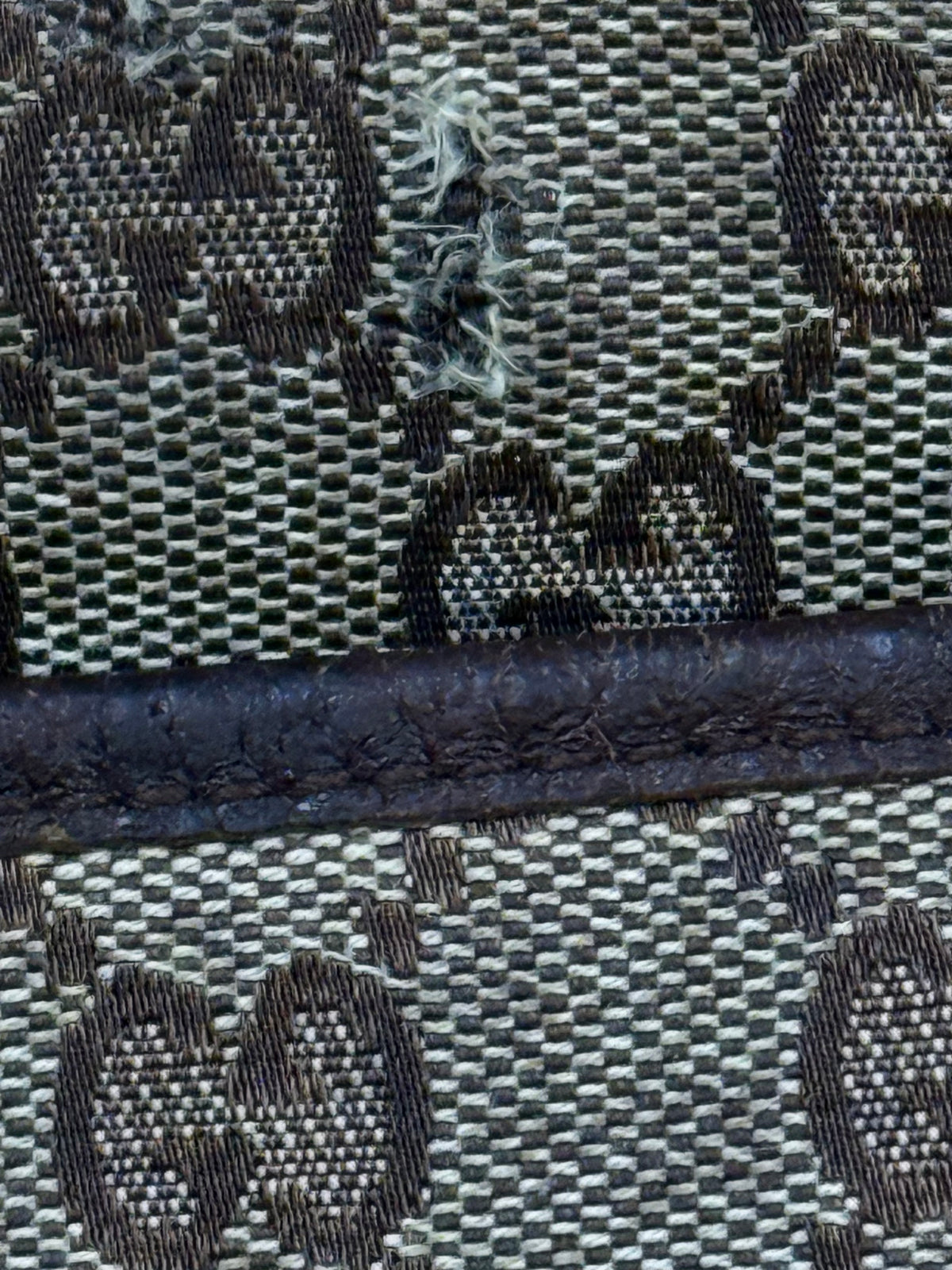 vintage Gucci slingbag