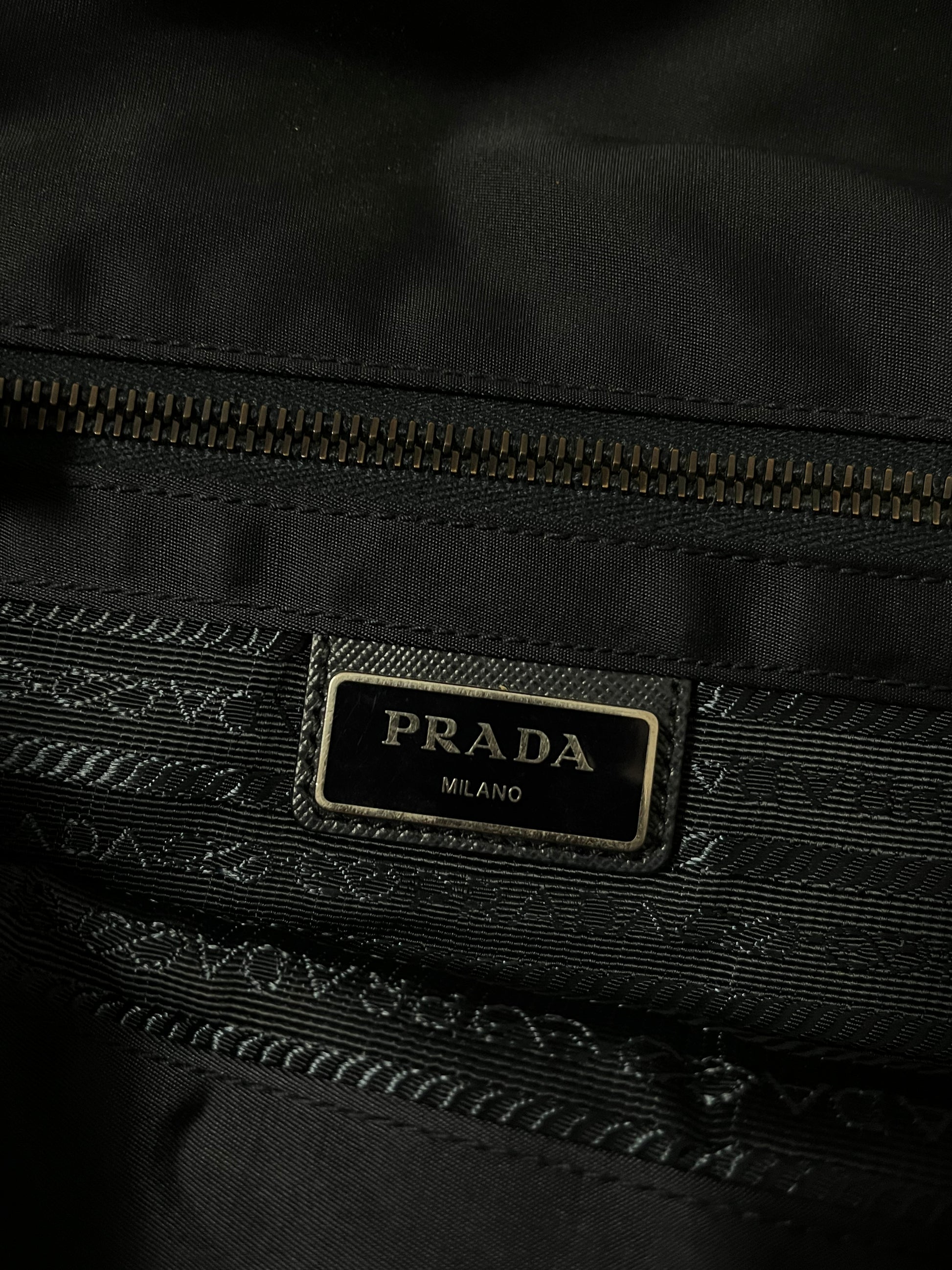 vintage Prada messengerbag