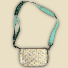 Carregar imagem no visualizador da galeria, vintage Balenciaga slingbag
