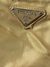 Cargar imagen en el visor de la galería, vintage Prada slingbag
