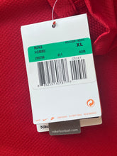 Carregar imagem no visualizador da galeria, vintage Nike Portugal 2008 home jersey DSWT {XL}
