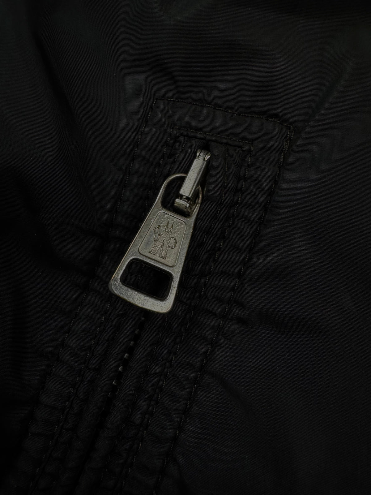 vintage Moncler windbreaker {M}