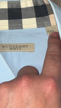 Carica l&#39;immagine nel visualizzatore di Gallery, vintage Burberry short sleeve shirt {M}
