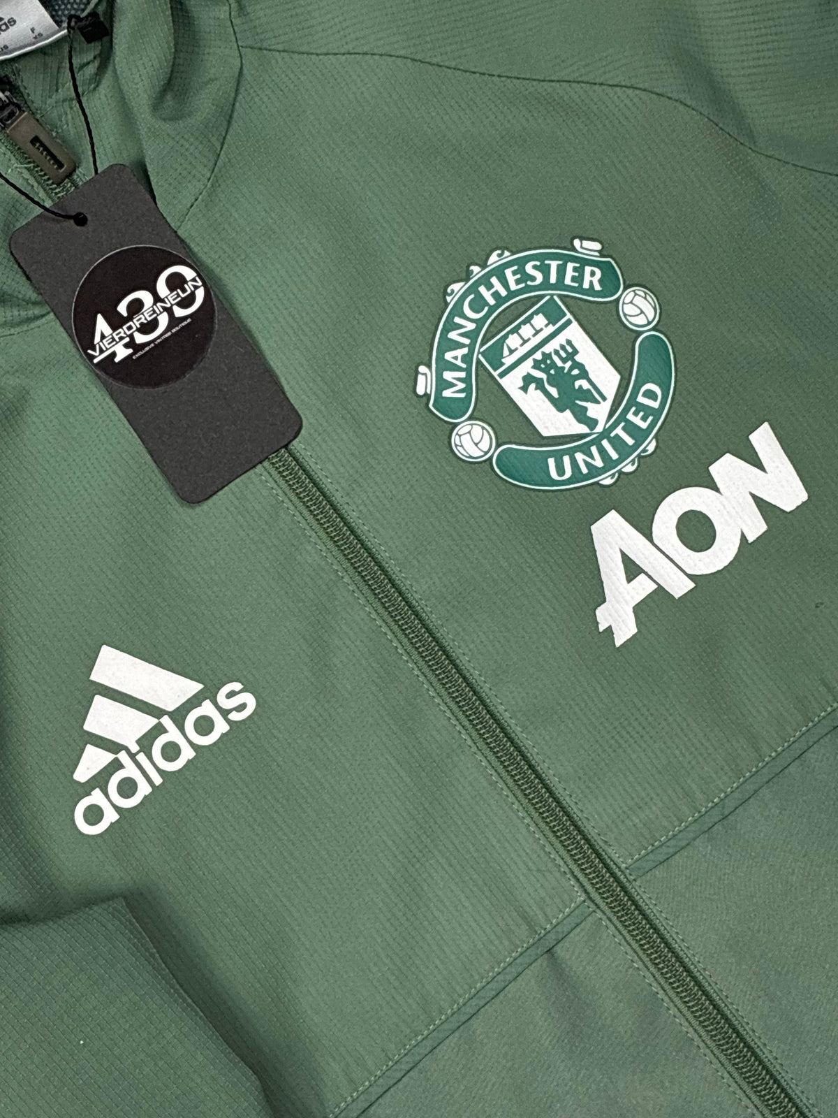 khaki Adidas Manchester United windbreaker {XS}