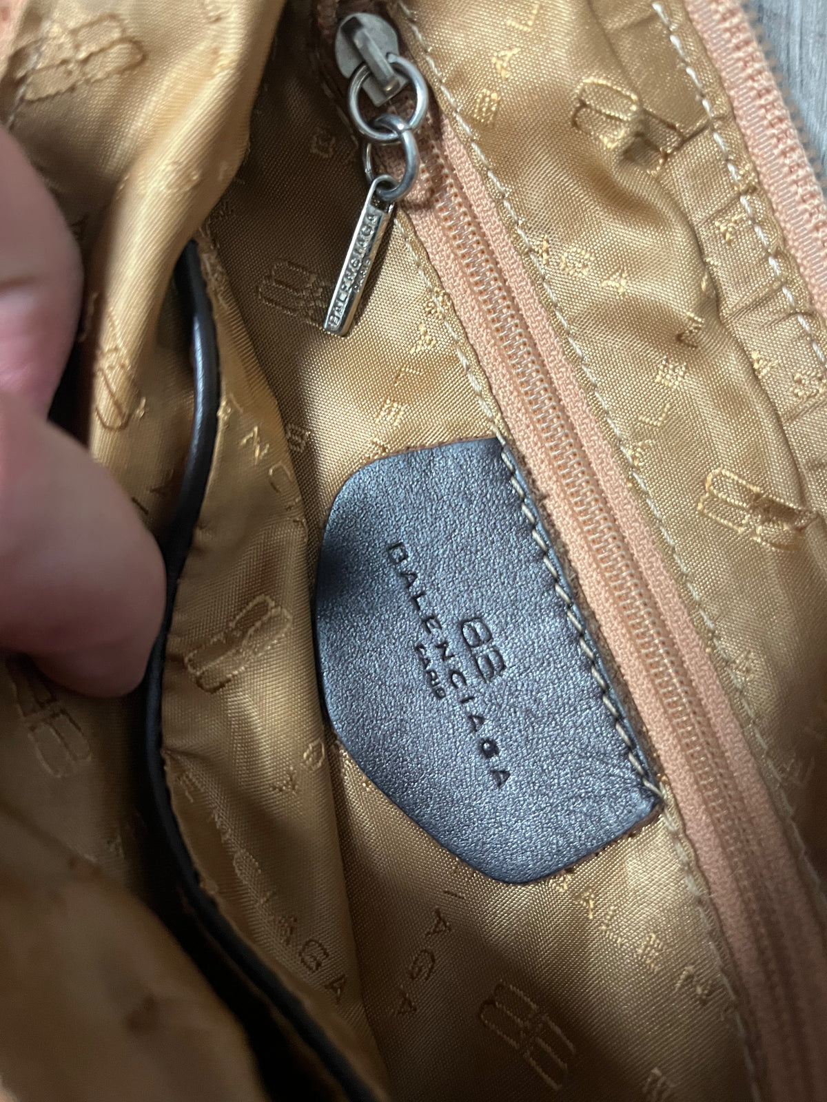 vintage Balenciaga slingbag