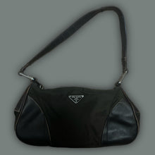 Carregar imagem no visualizador da galeria, vintage Prada shoulderbag
