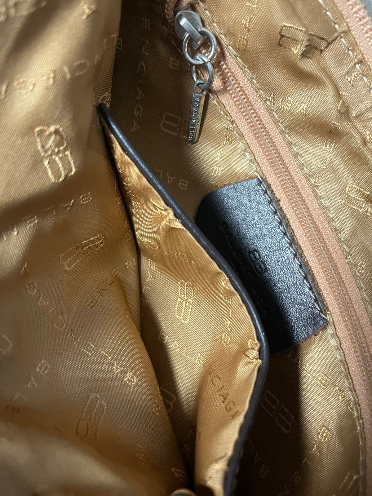 vintage Balenciaga slingbag
