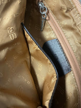 Carregar imagem no visualizador da galeria, vintage Balenciaga slingbag
