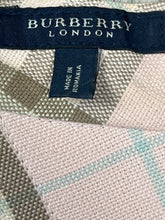 Cargar imagen en el visor de la galería, vintage pink Burberry cap
