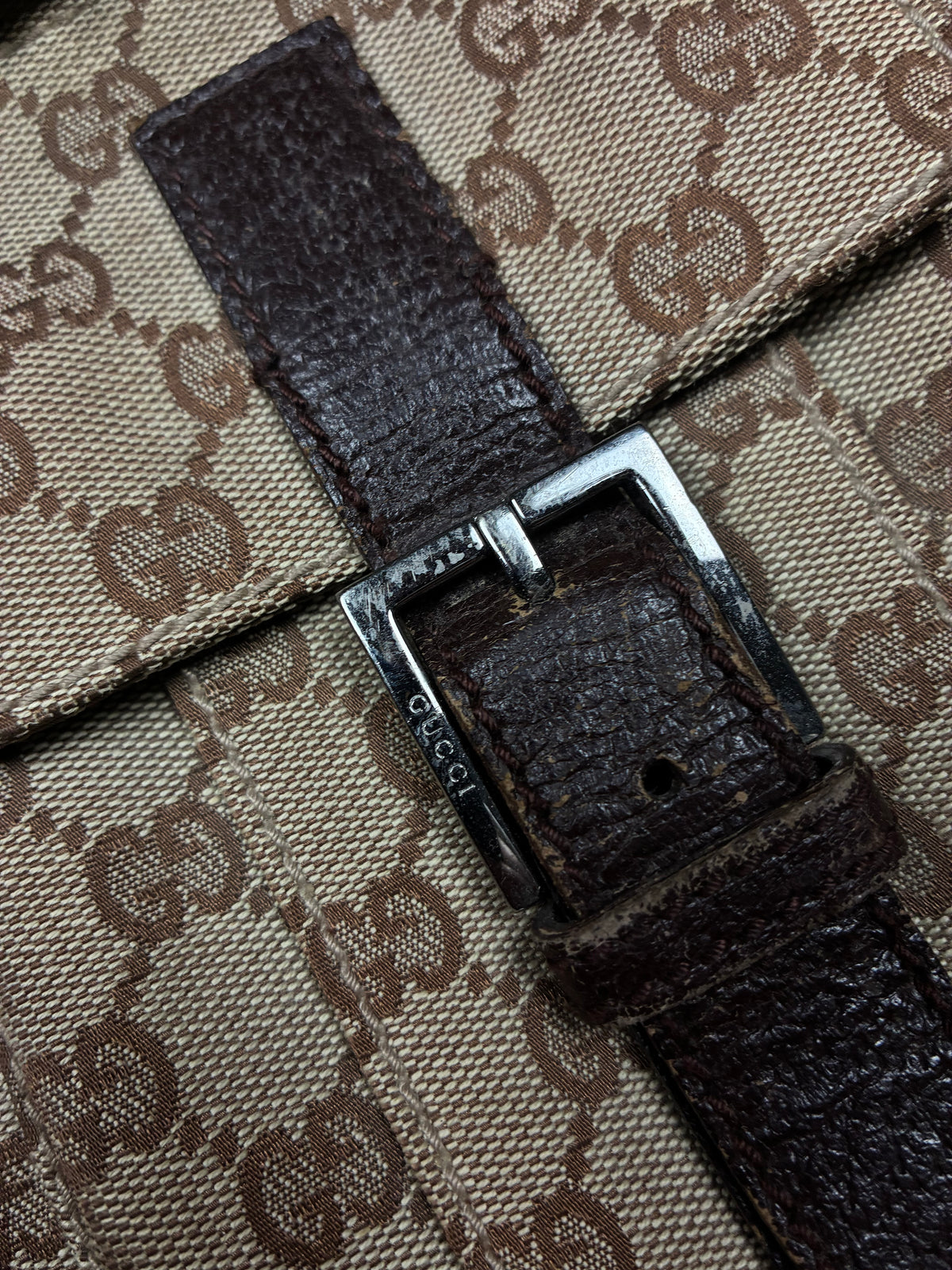 vintage Gucci slingbag