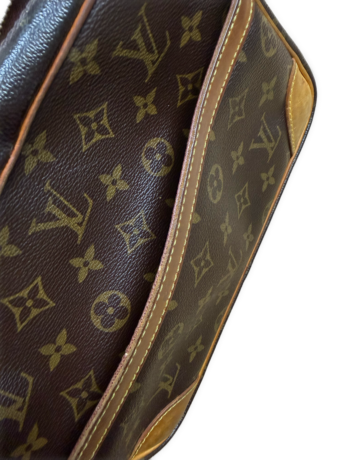vintage Louis Vuitton slingbag