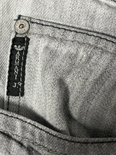 Carregar imagem no visualizador da galeria, vintage Emporio Armani jeans {M}
