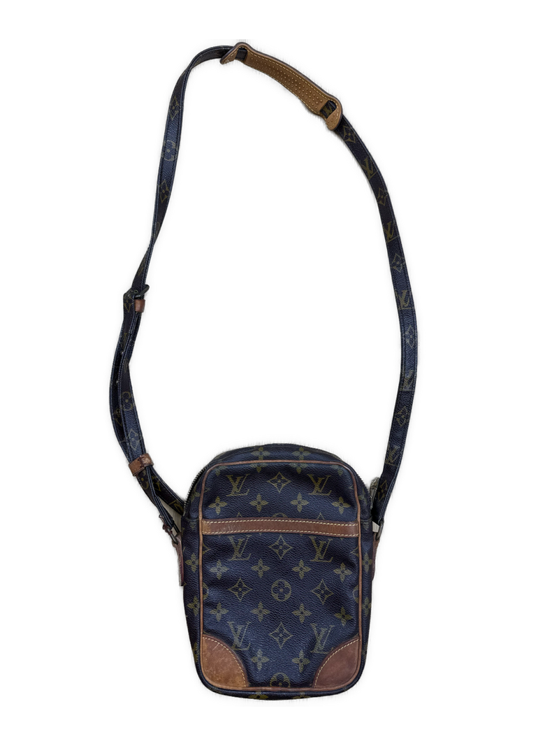 vintage Louis Vuitton slingbag
