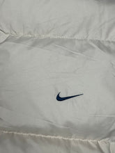 Cargar imagen en el visor de la galería, vintage beige Nike vest {XL}
