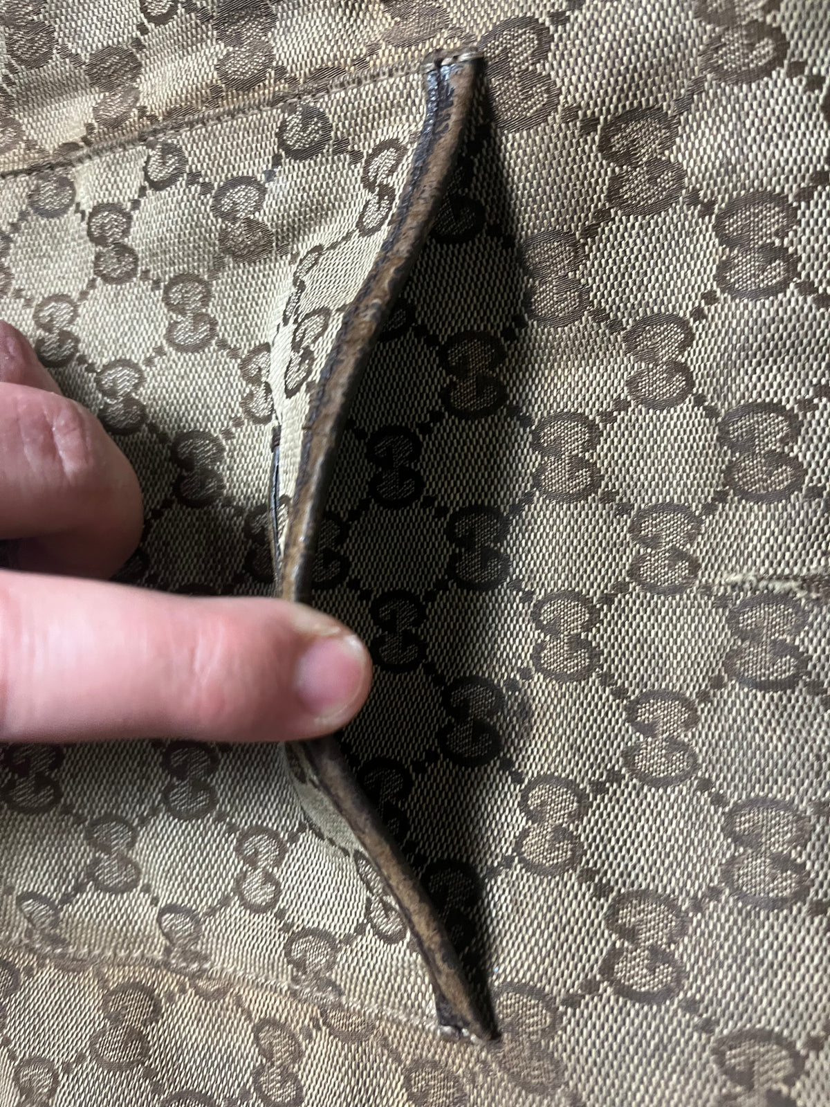 vintage Gucci slingbag