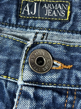 Charger l&#39;image dans la galerie, vintage Armani Jeans {M}
