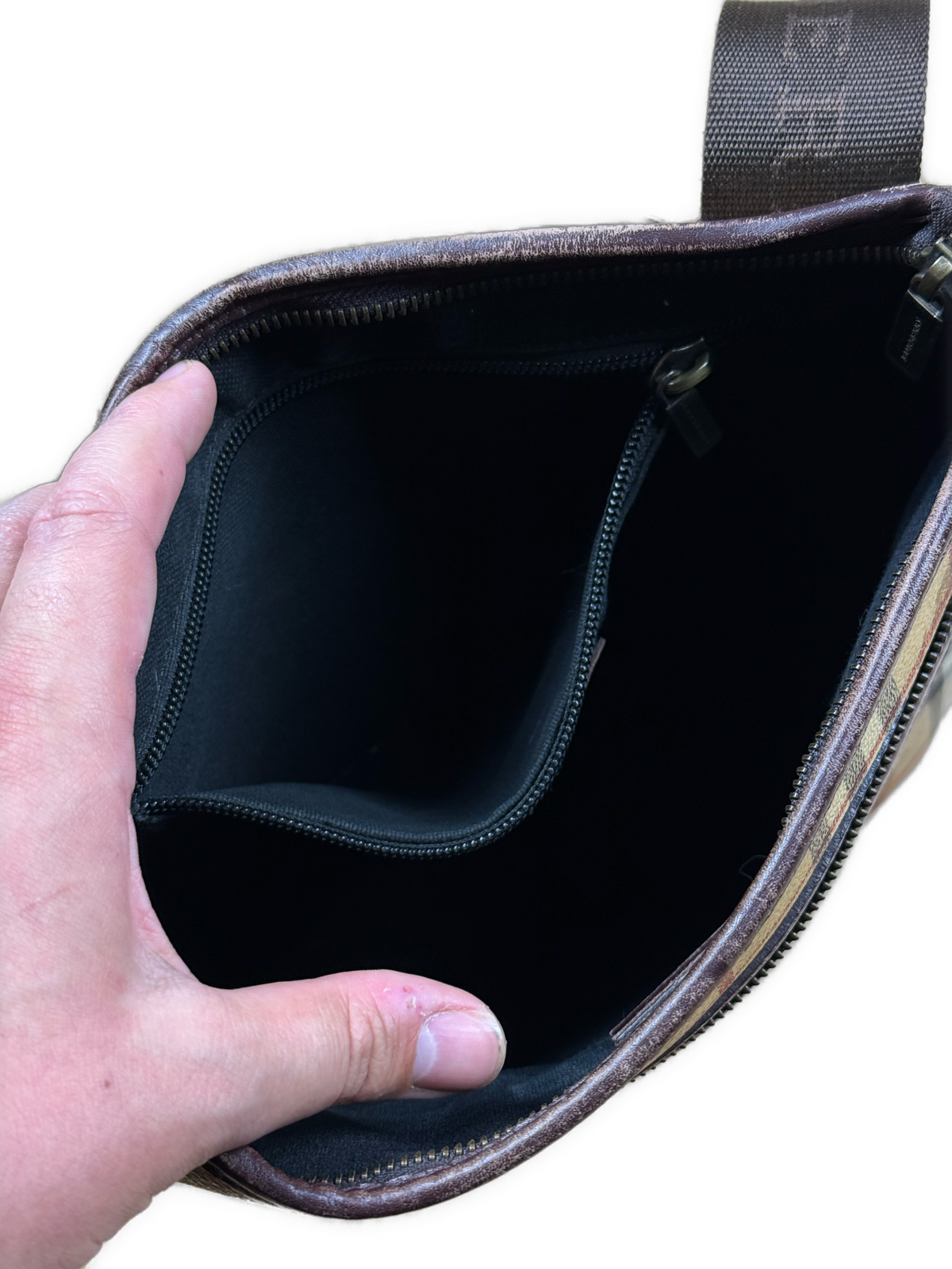 vintage Burberry slingbag