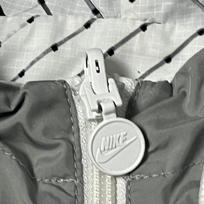 vintage white Nike TN/TUNED reversible windbreaker {M}