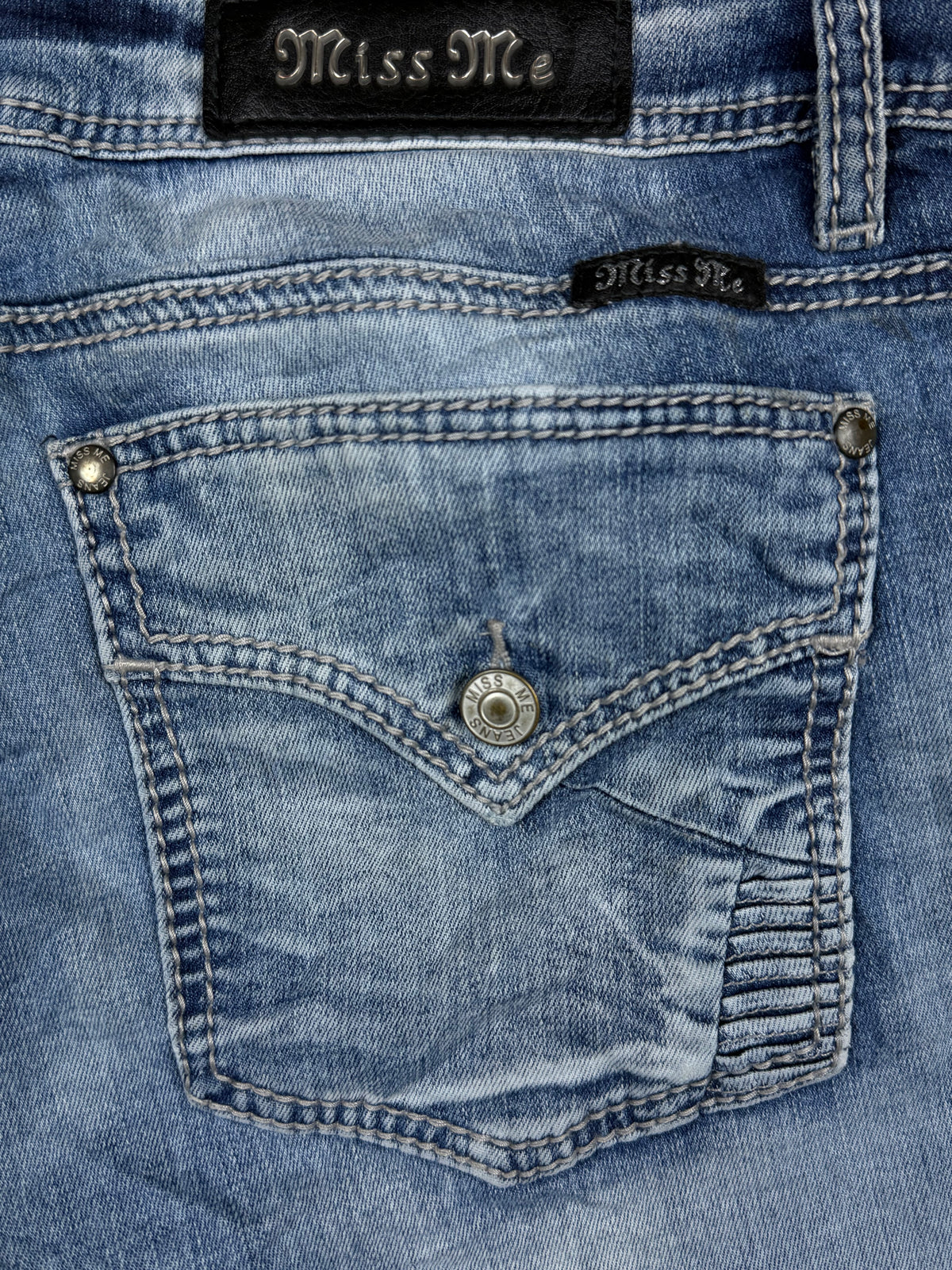vintage Miss Me jeans {M}
