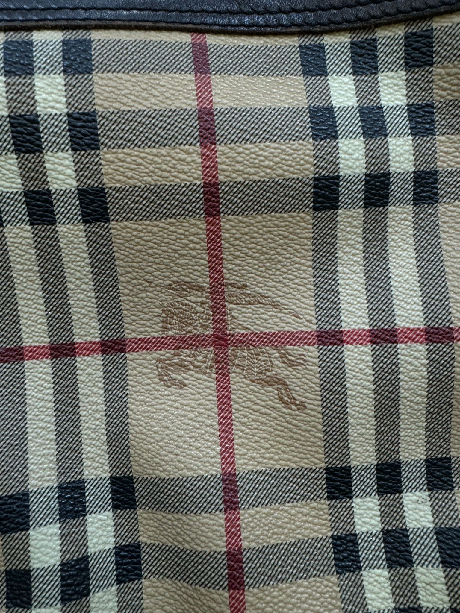 vintage Burberry slingbag
