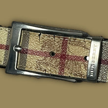 Carica l&#39;immagine nel visualizzatore di Gallery, vintage Burberry belt
