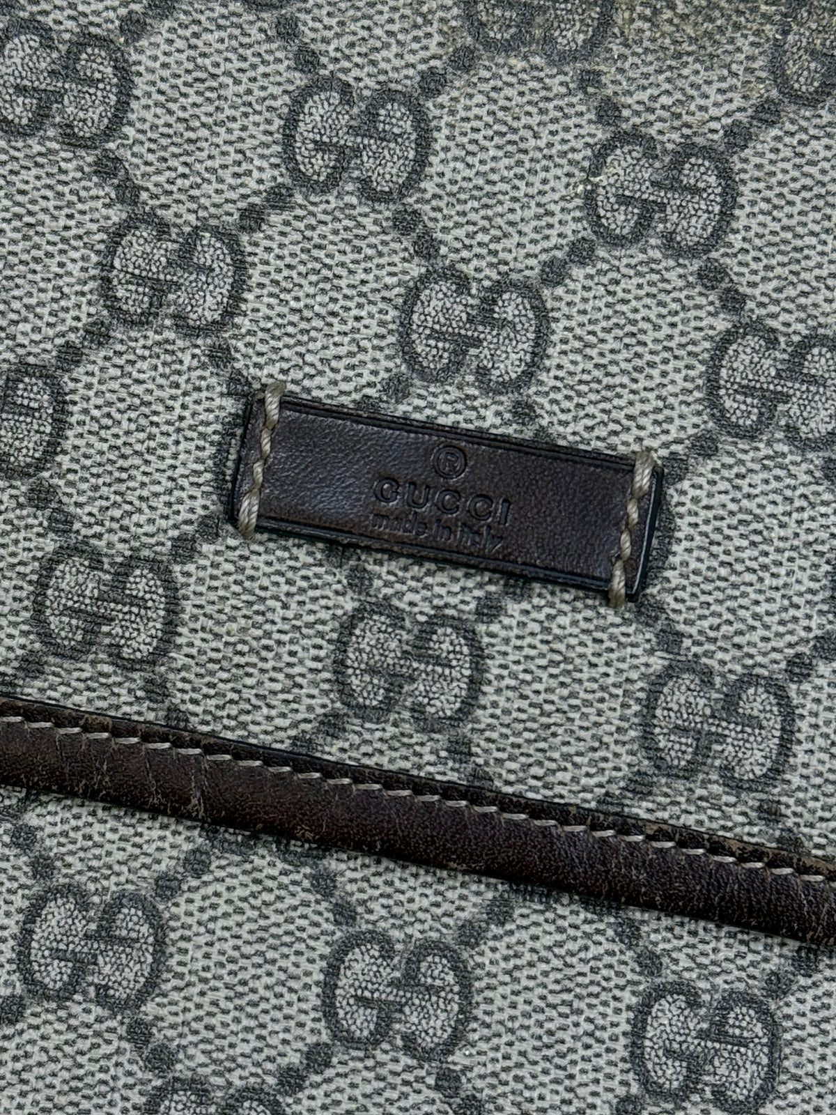 vintage Gucci slingbag