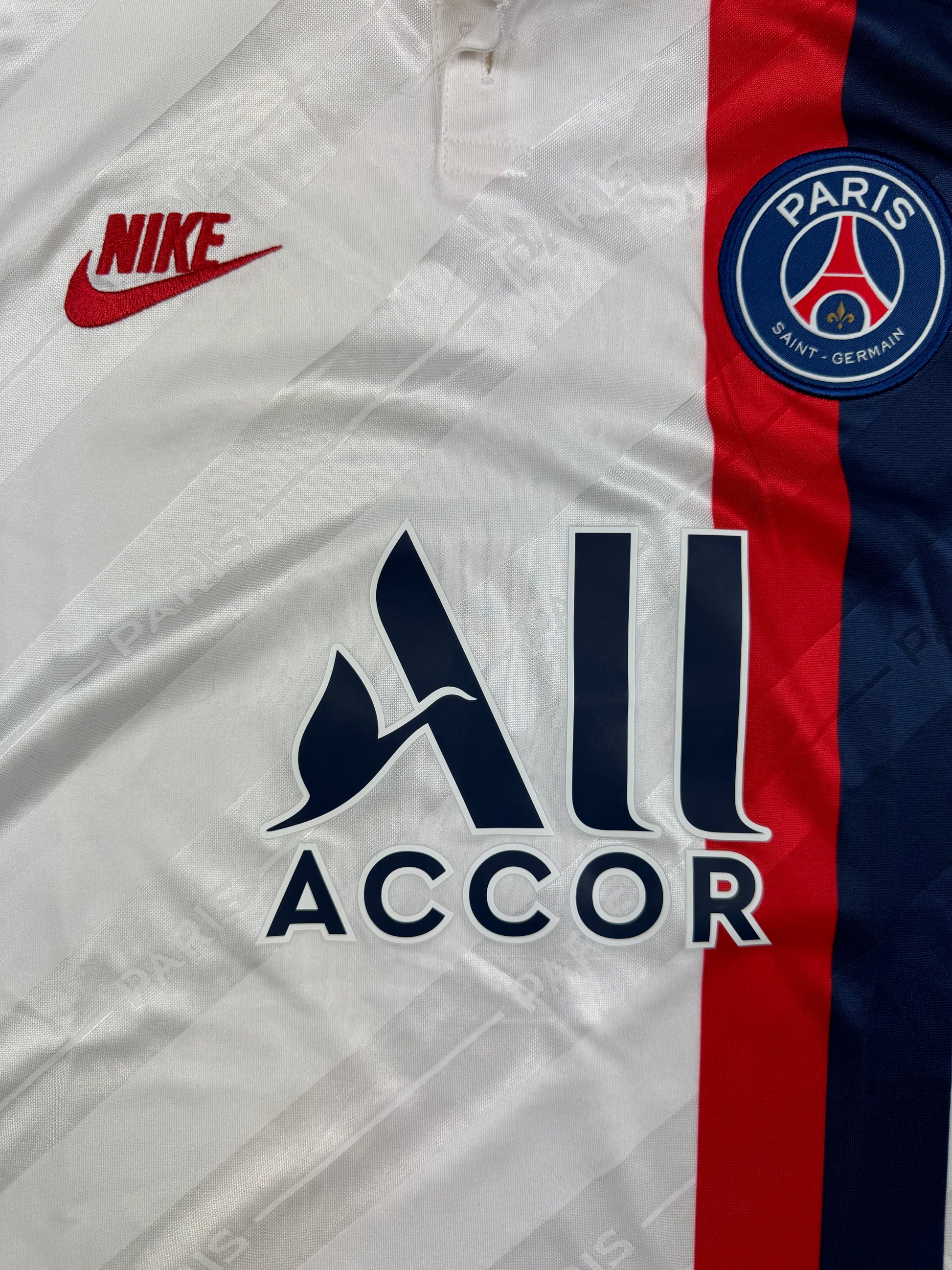 white Nike PSG Paris Saint Germain away jersey {M}
