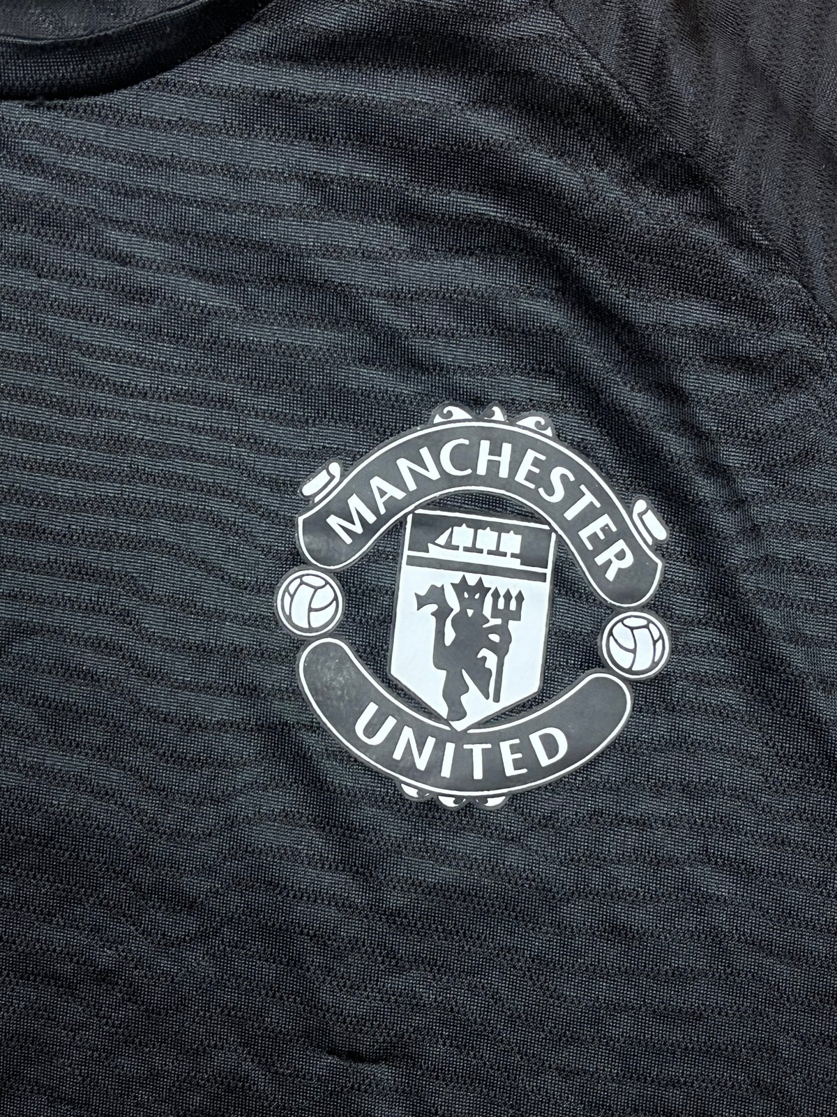black Adidas Manchester United trainingjersey {M}