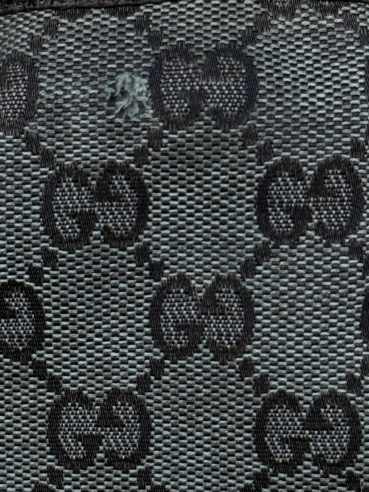 vintage Gucci slingbag