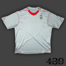 Lade das Bild in den Galerie-Viewer, vintage Nike Juventus Turin trainingjersey {XXL}
