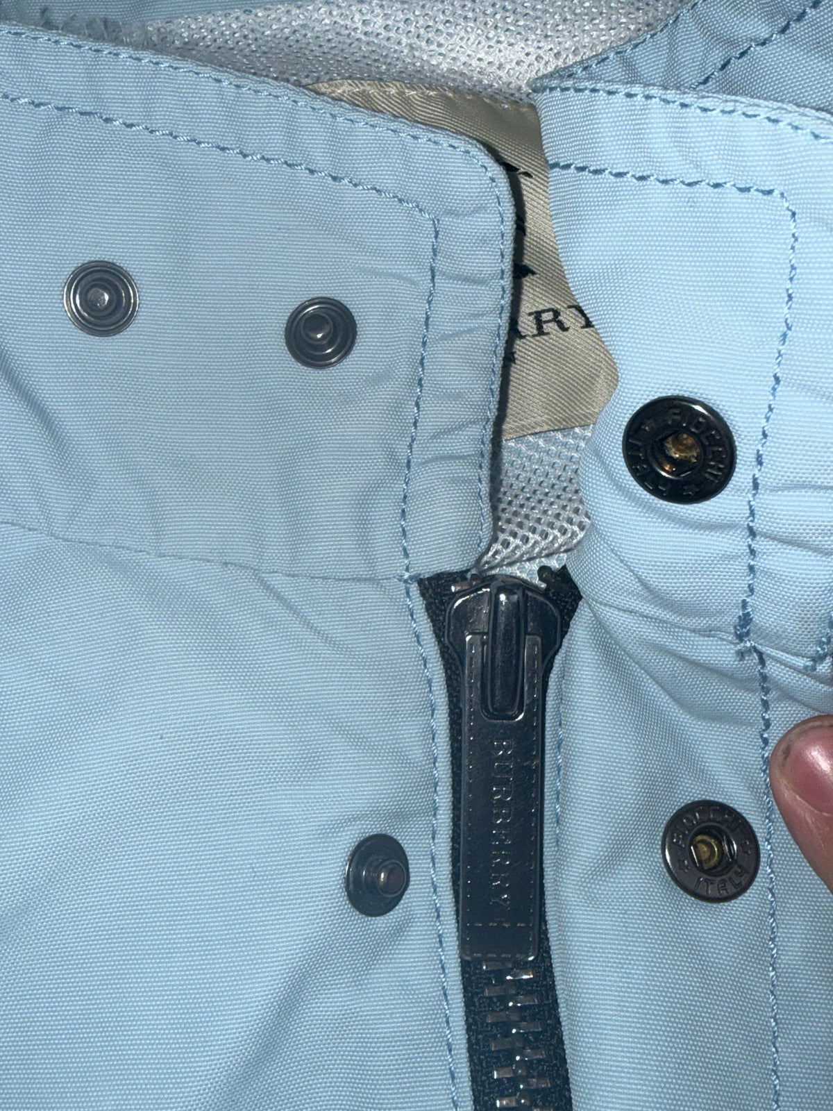 vintage babyblue Burberry jacket {L}