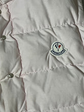 Cargar imagen en el visor de la galería, slight pink vintage Moncler vest {M}
