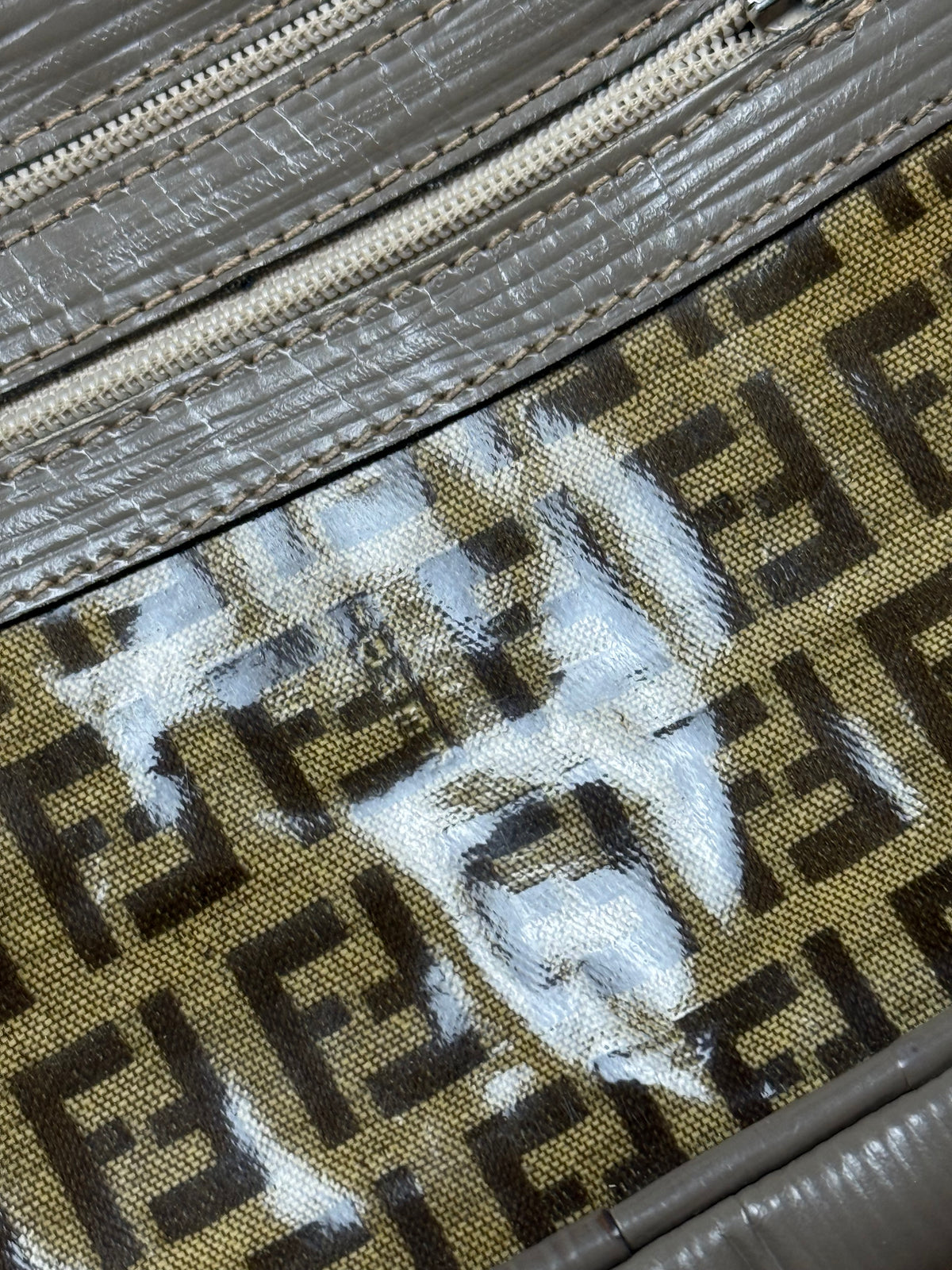 vintage Fendi slingbag