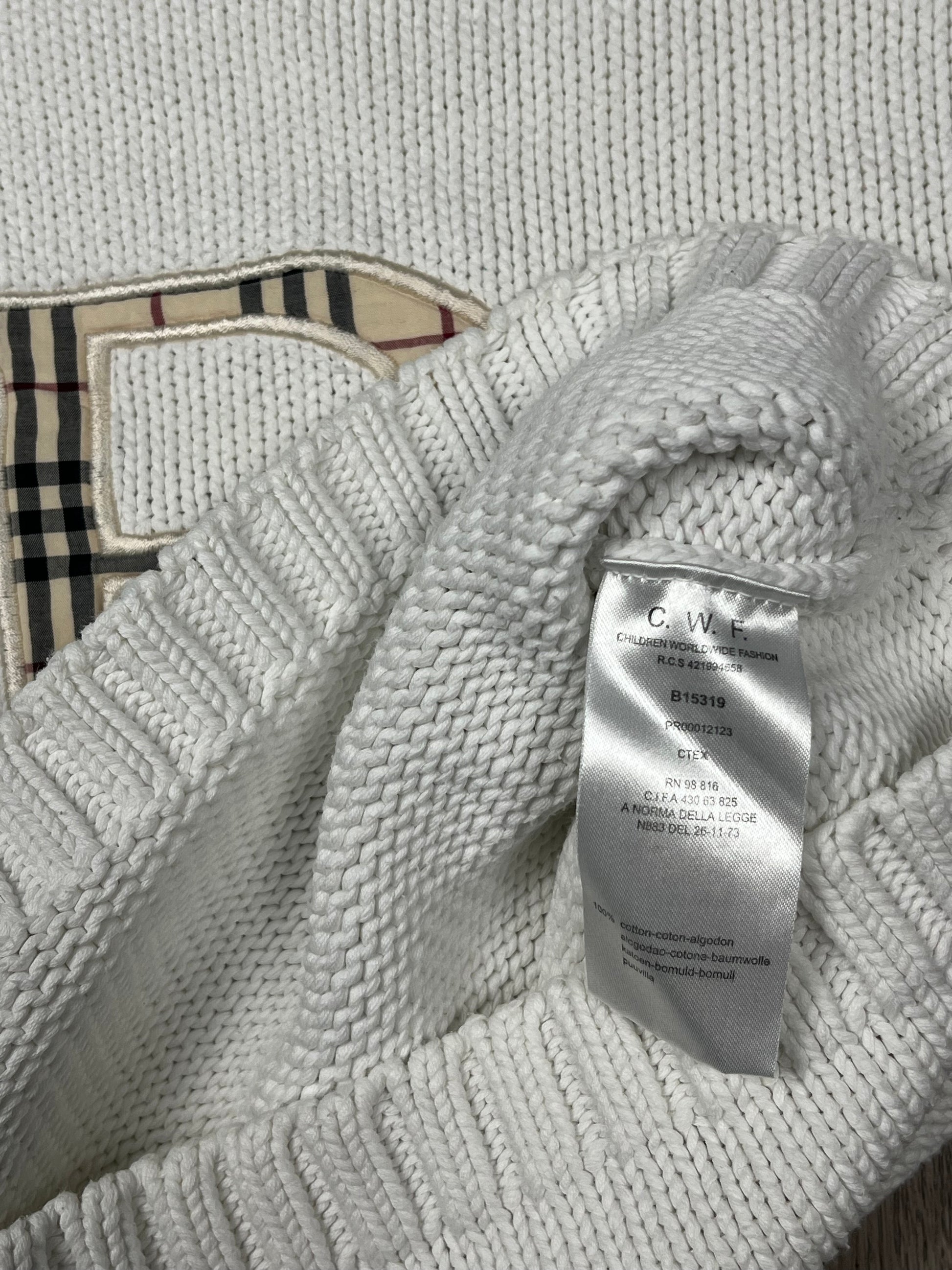 vintage white Burberry knittedsweater {XS}