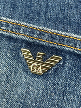 Carregar imagem no visualizador da galeria, vintage Armani jeans {L}
