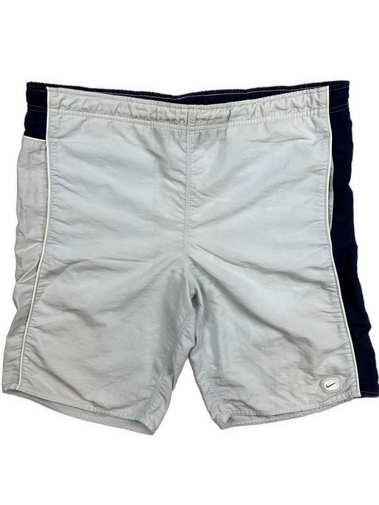 vintage Nike shorts {M}