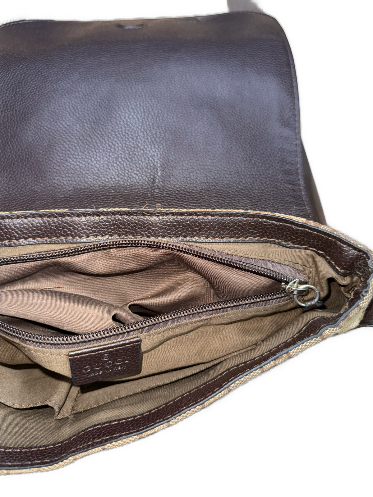 vintage Gucci slingbag