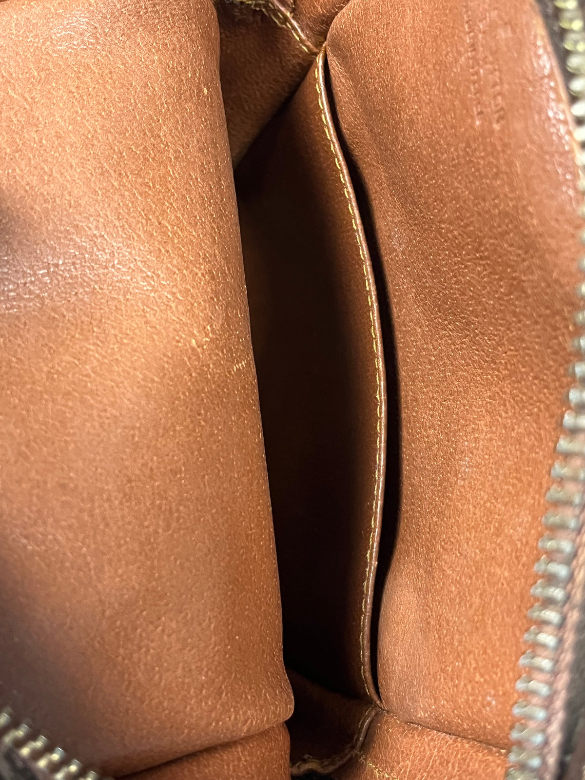 vintage Louis Vuitton slingbag