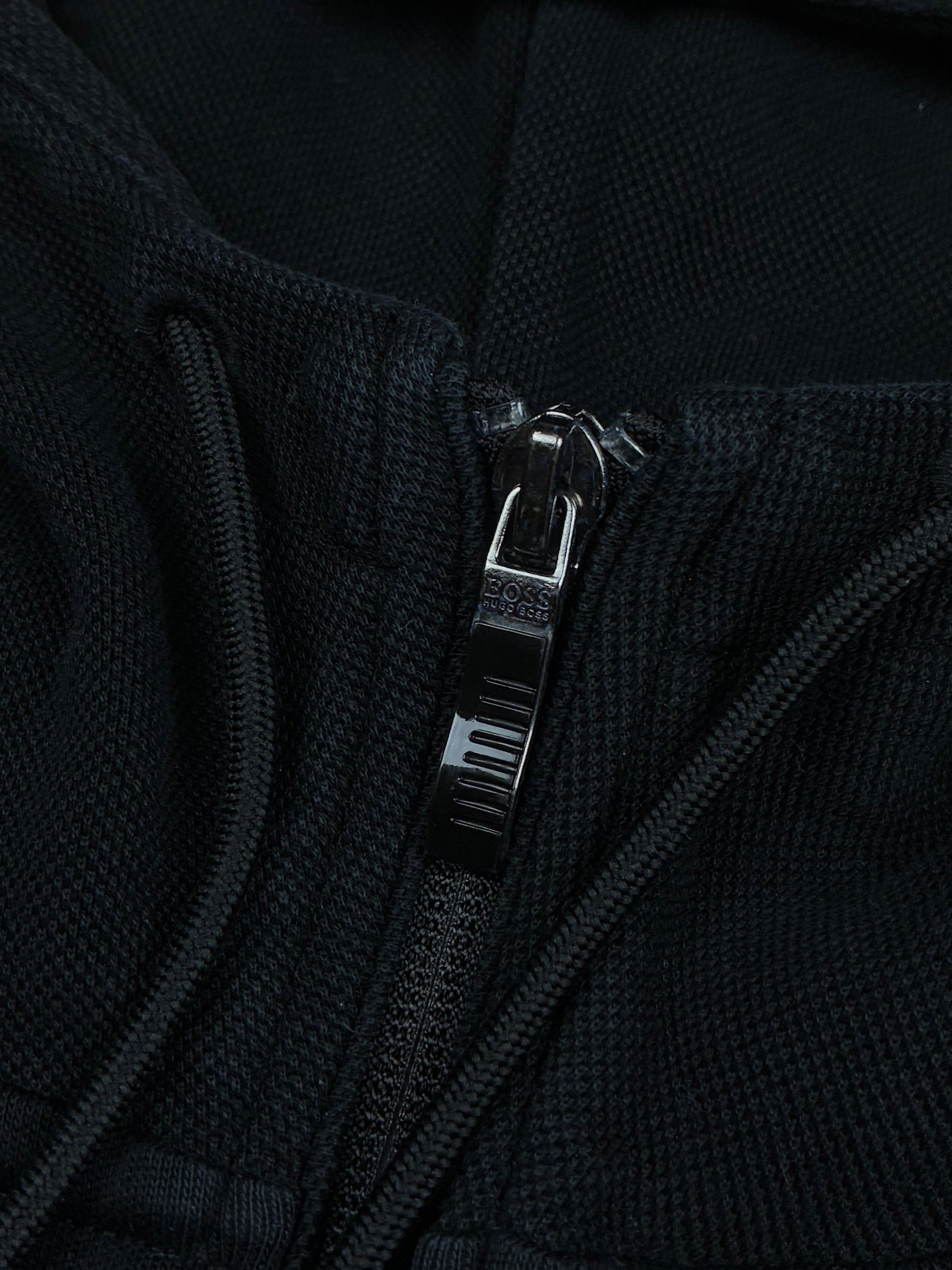 black Hugo Boss sweatjacket {M}
