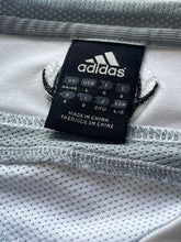 Carica l&#39;immagine nel visualizzatore di Gallery, vintage Adidas Real Madrid trainingsjersey {XL}
