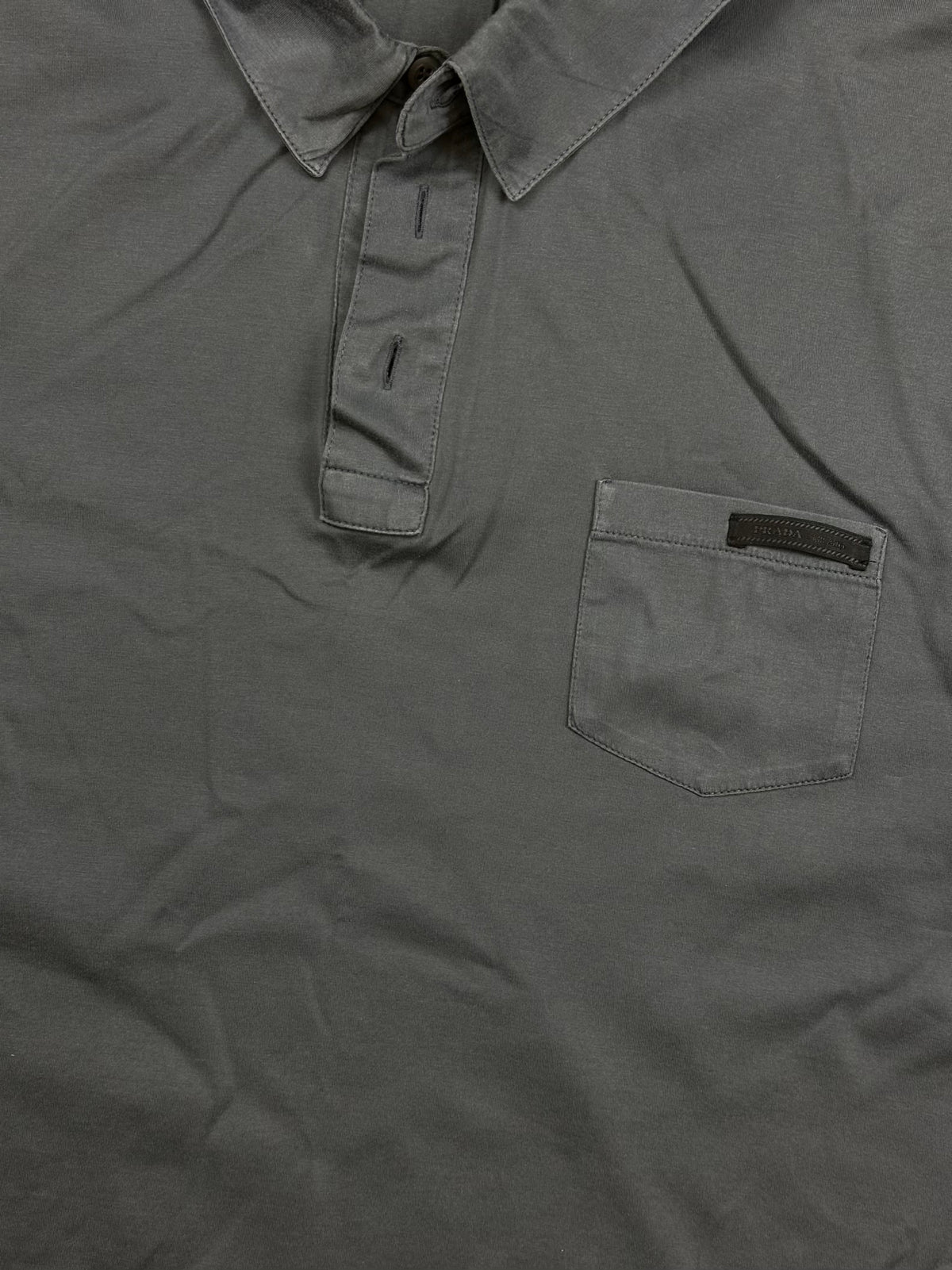 grey Prada polo {XXL}