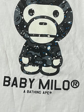 Lade das Bild in den Galerie-Viewer, vintage BAPE Baby Milo t-shirt {M}
