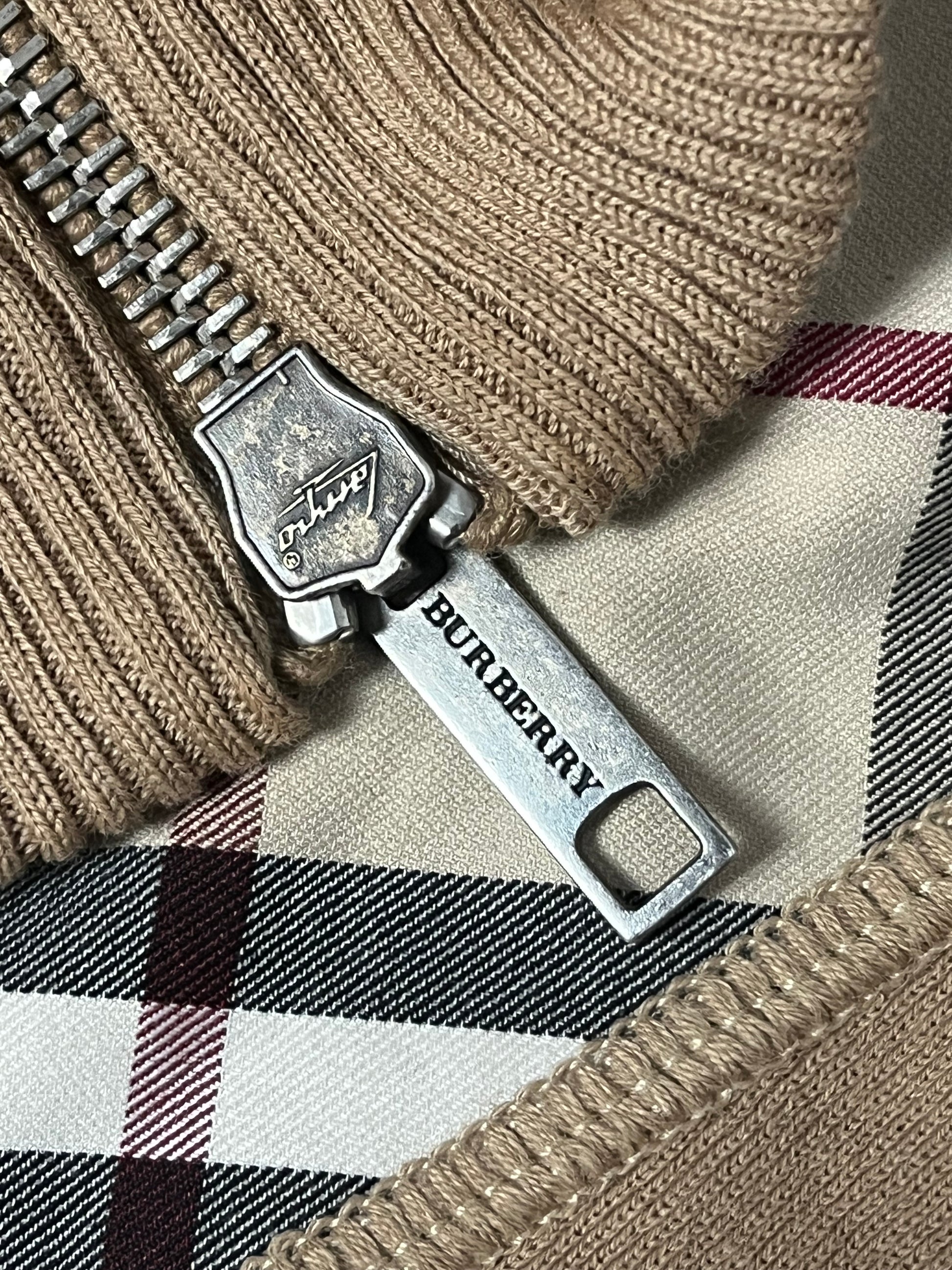 vintage Burberry sweatjacket {M}