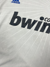 Carica l&#39;immagine nel visualizzatore di Gallery, vintage Adidas Real Madrid 2010-2011 home jersey {L}
