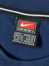 Lade das Bild in den Galerie-Viewer, vintage Nike jersey {M}
