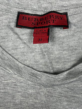 Carregar imagem no visualizador da galeria, vintage Burberry t-shirt {M}

