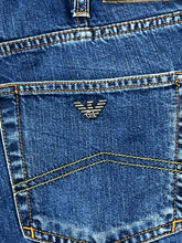 Carregar imagem no visualizador da galeria, vintage Armani Jeans {M}
