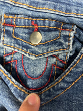 Carica l&#39;immagine nel visualizzatore di Gallery, vintage True Religion jeans {M}
