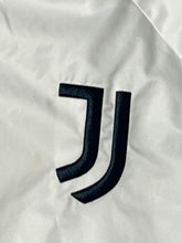 Lade das Bild in den Galerie-Viewer, white Adidas Juventus Turin windbreaker {L}
